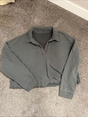 Vuori cropped pullover top in muted green